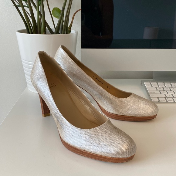 Stuart Weitzman Gold metallic pumps w/ wooden heel - Picture 1 of 4